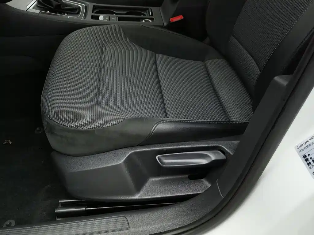 Volkswagen Golf — миниатюра 20