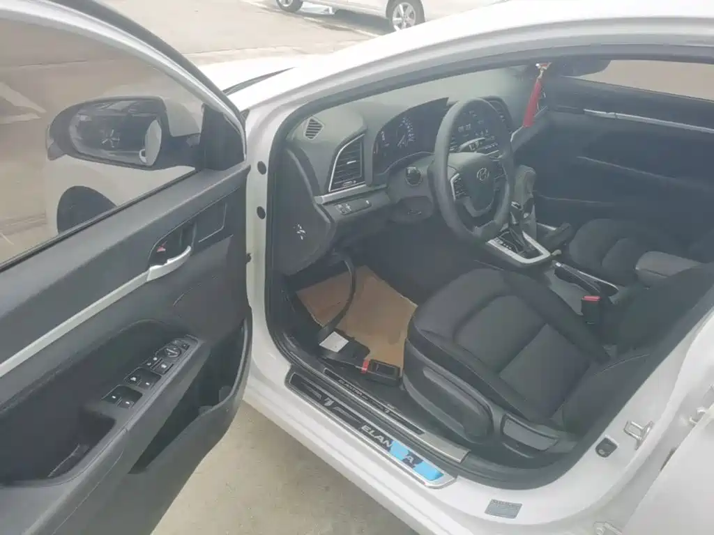 Hyundai Elantra — миниатюра 16
