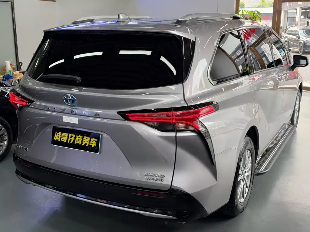 Toyota Sienna — миниатюра 16