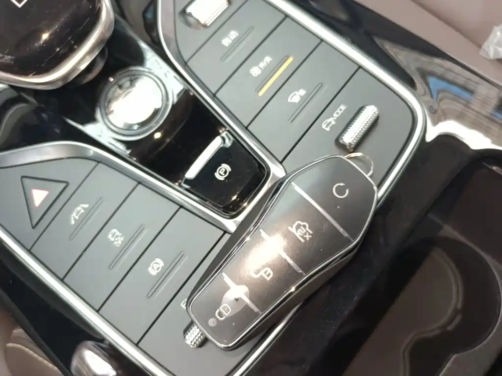 BYD MAX New Energy — миниатюра 9