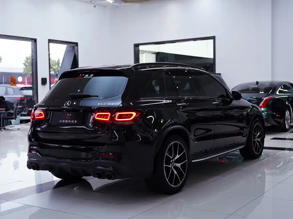 MERCEDES-BENZ GLC AMG