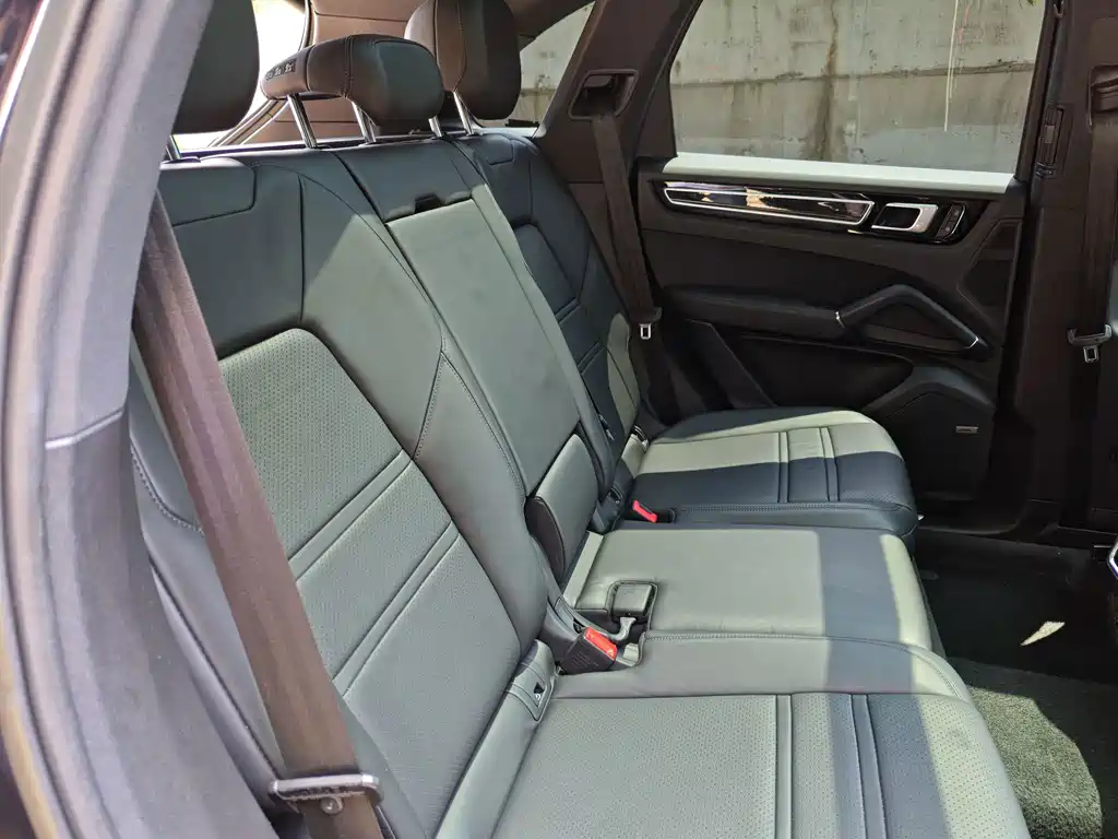 Porsche Cayenne — миниатюра 9