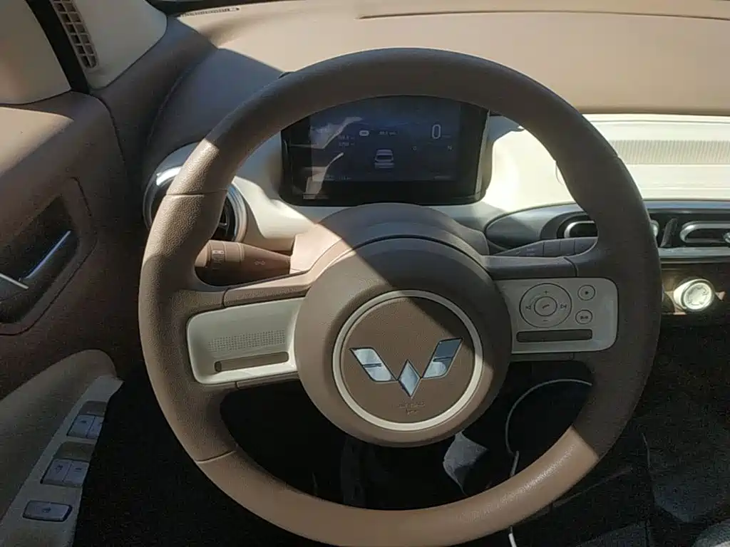 Wuling MINIEV — миниатюра 11