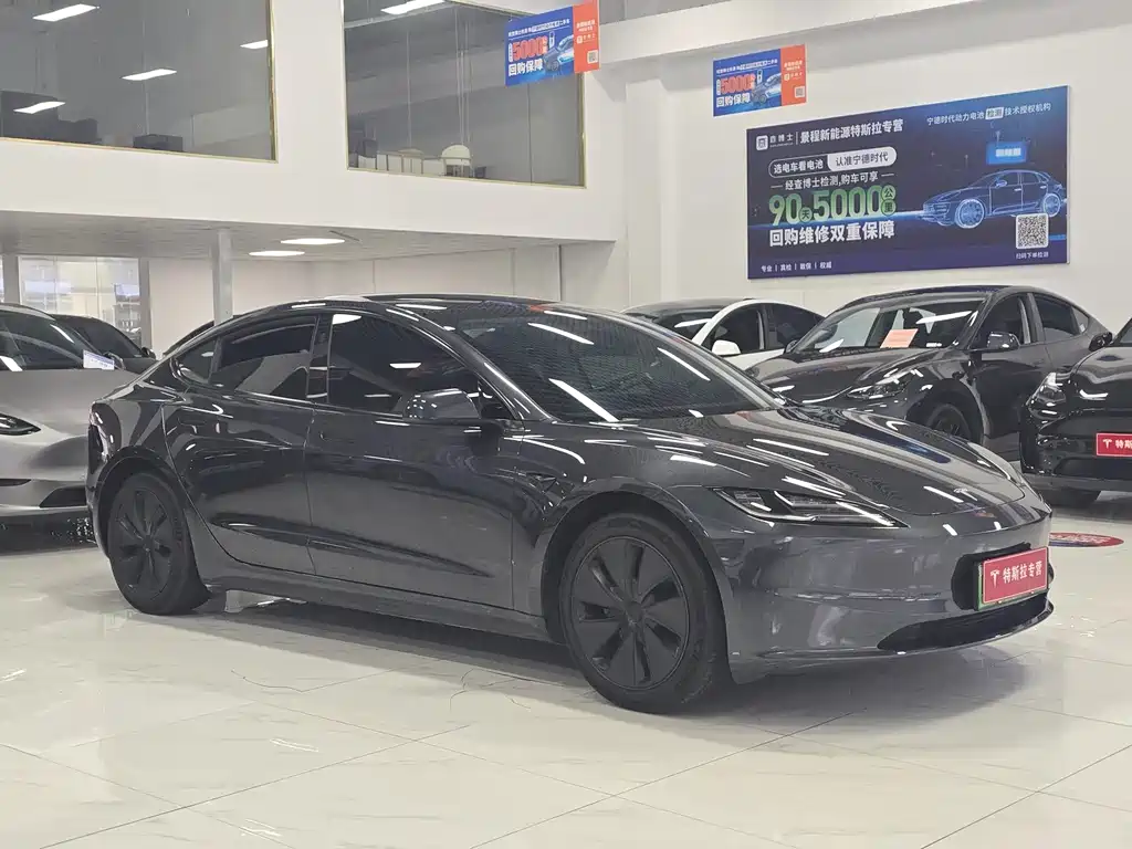 Tesla Model 3 — миниатюра 3
