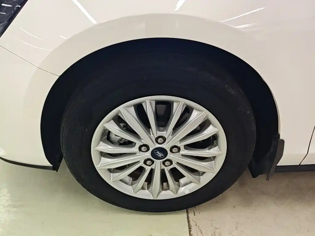 Ford Focus — миниатюра 23