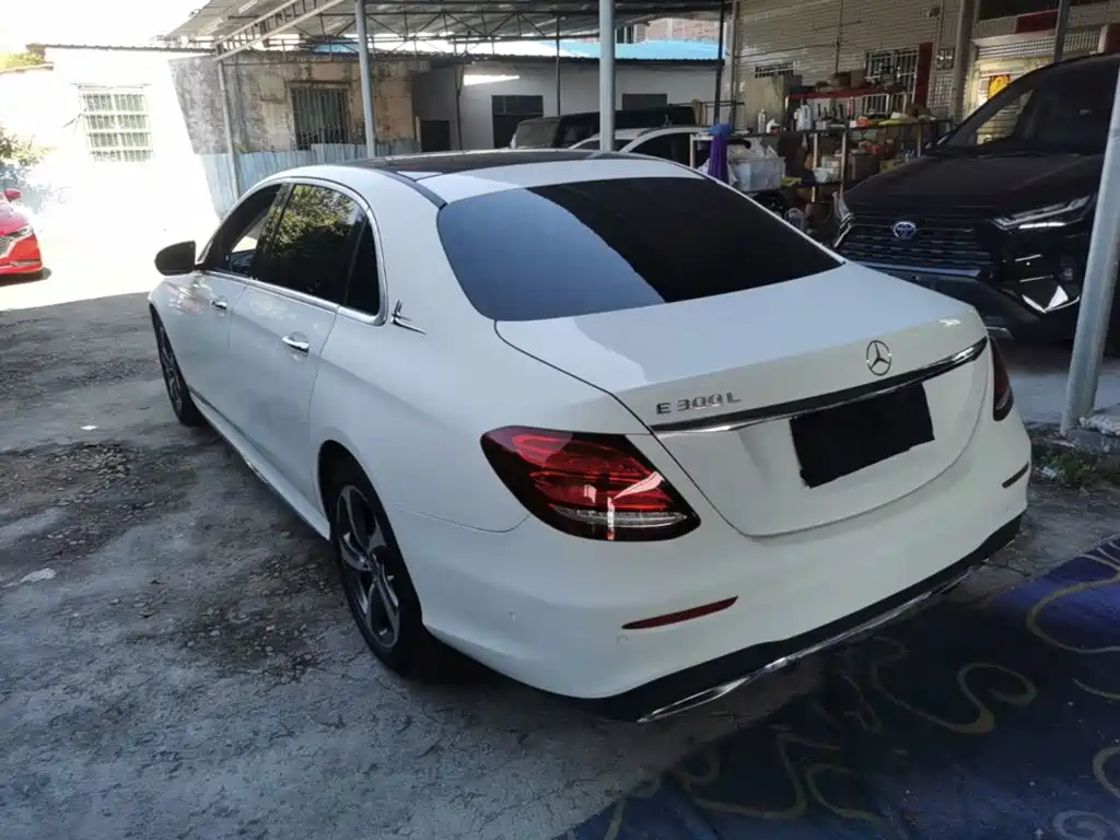 Mercedes-Benz E-Class — миниатюра 5