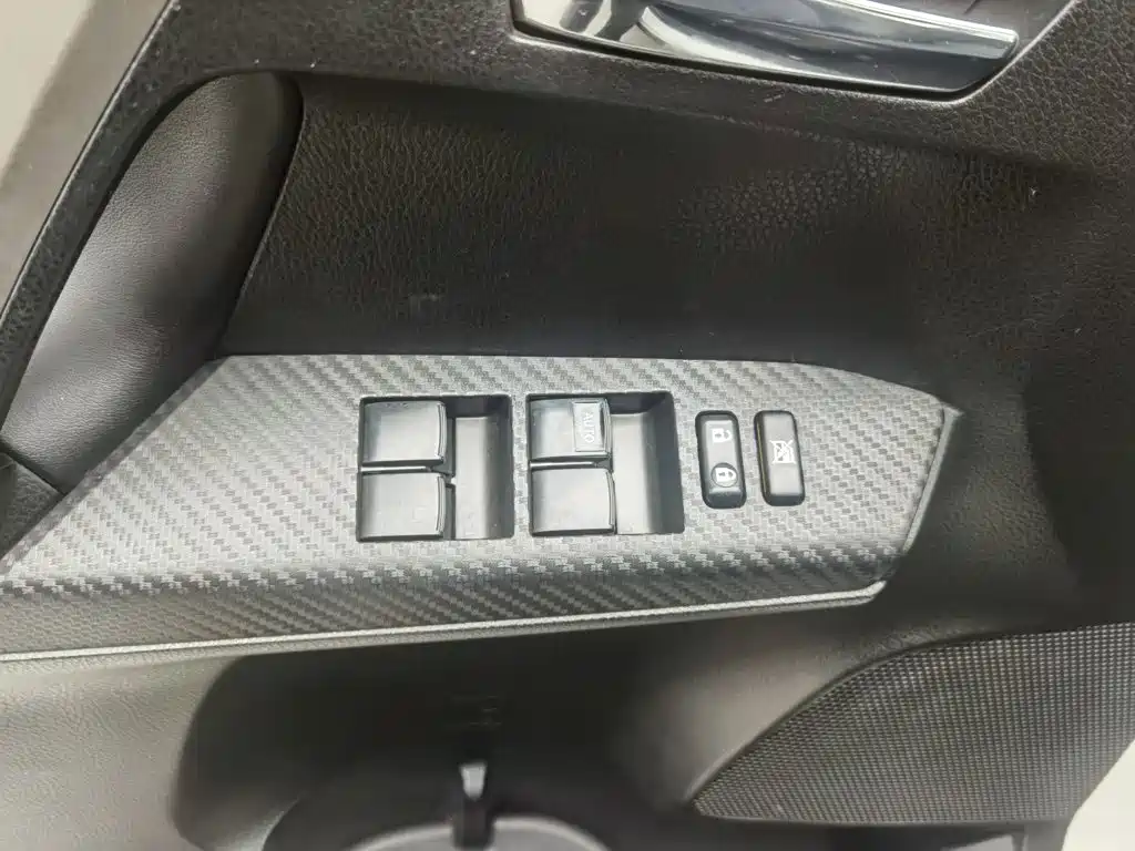 Toyota RAV4 — миниатюра 9