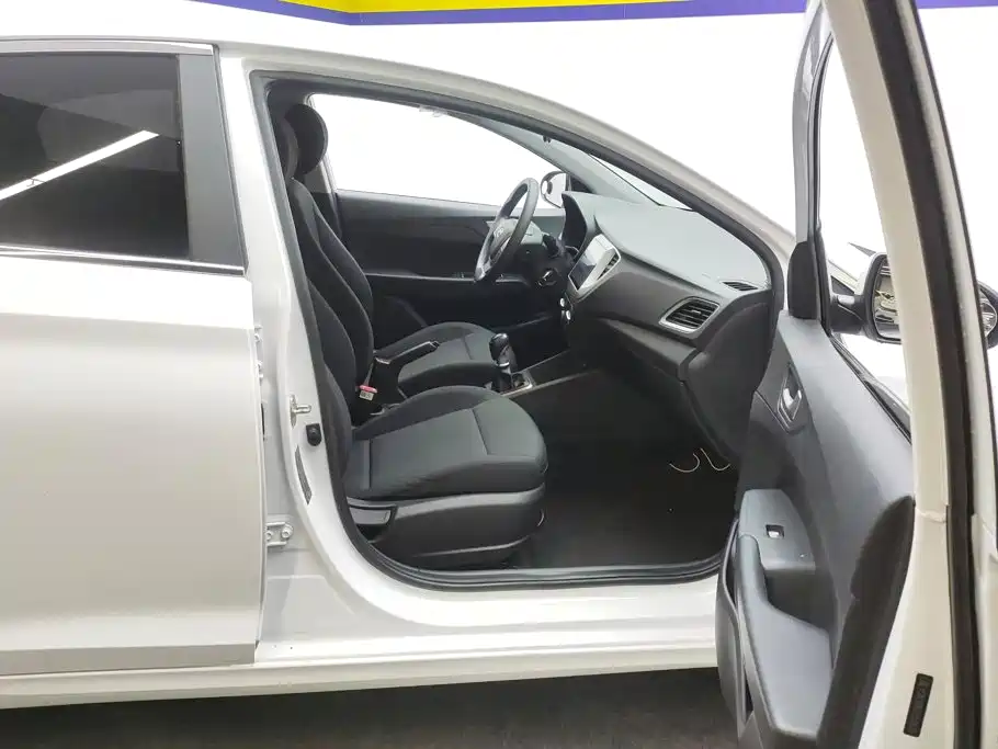 Hyundai Verna — миниатюра 8