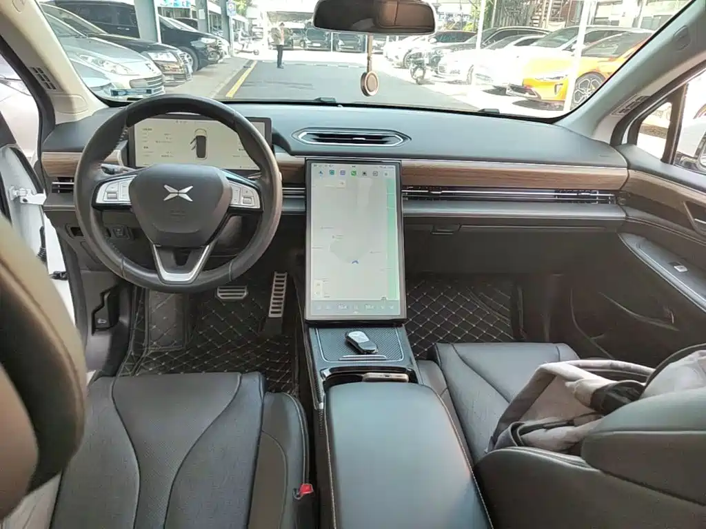 XPeng P5 — миниатюра 10
