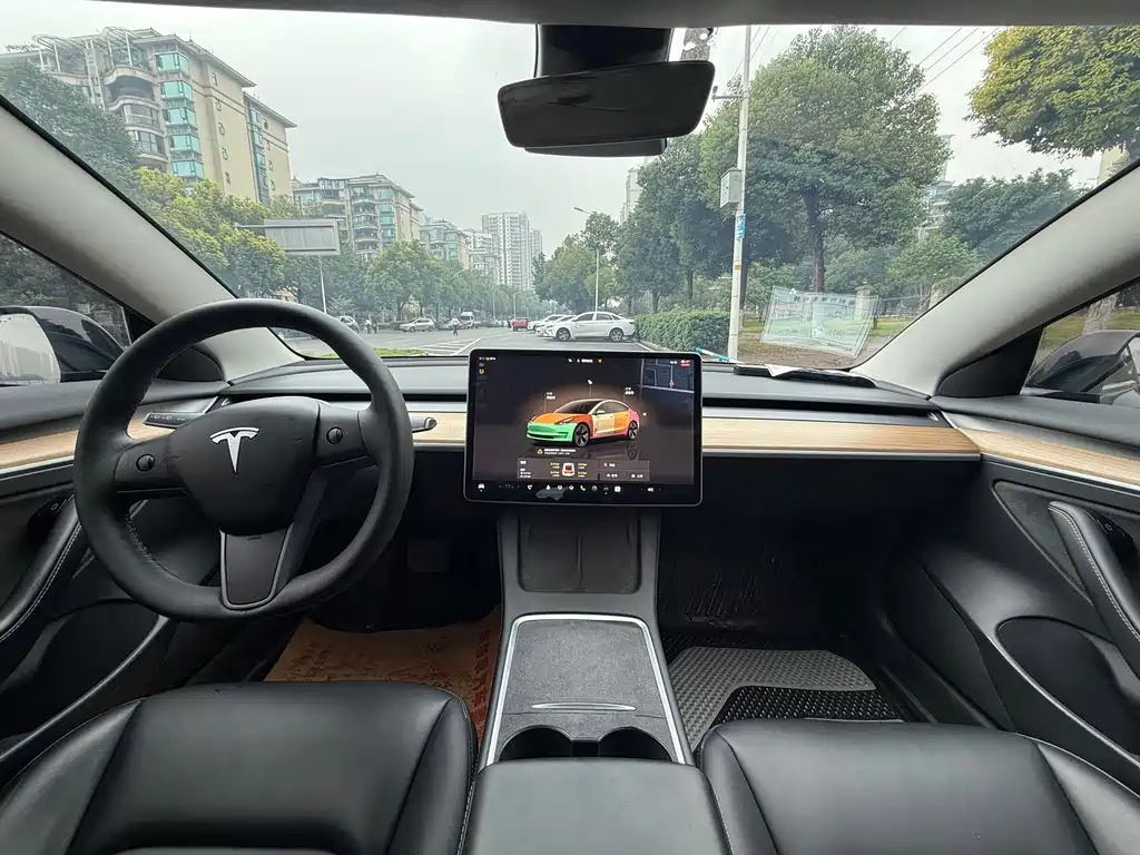 Tesla Model 3 — миниатюра 5