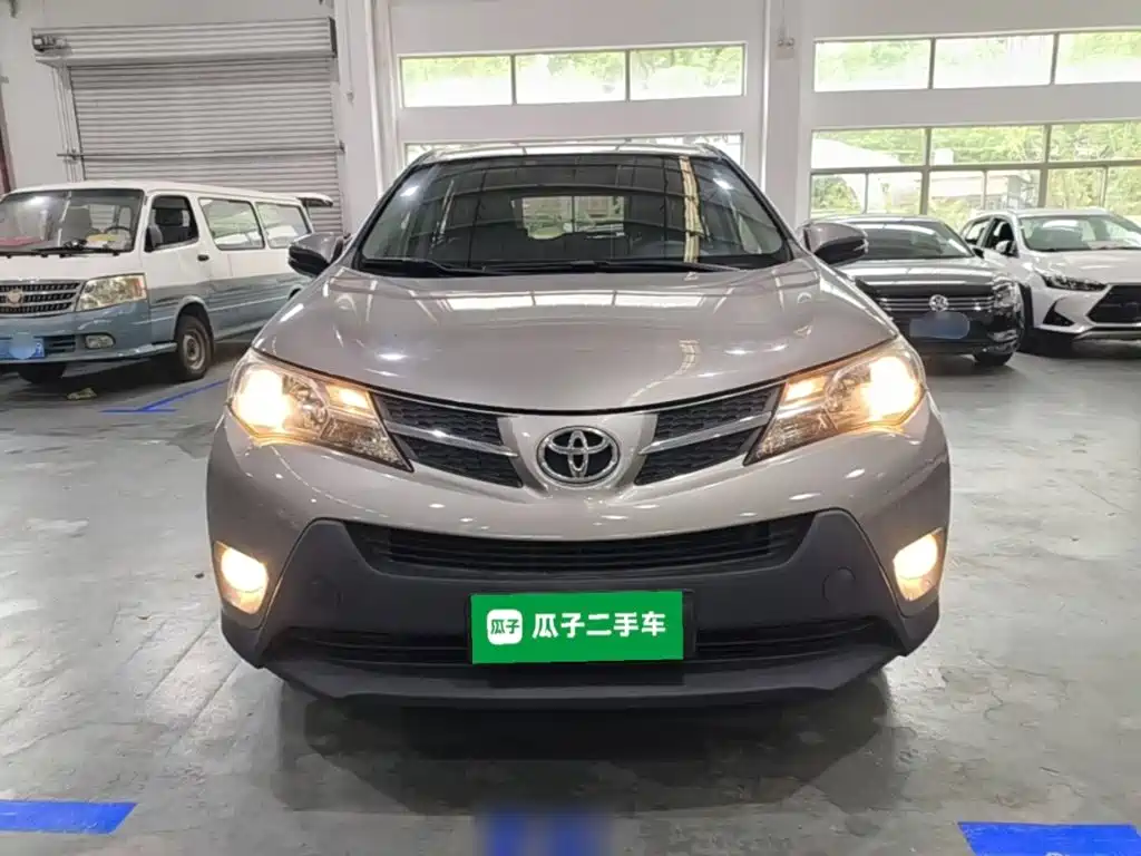 Toyota RAV4 — миниатюра 3