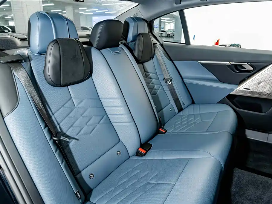 BMW 5 Series — миниатюра 24