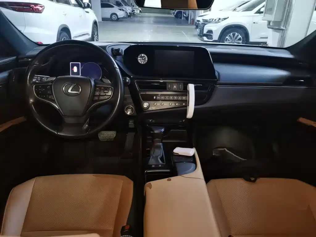 Lexus ES — миниатюра 10