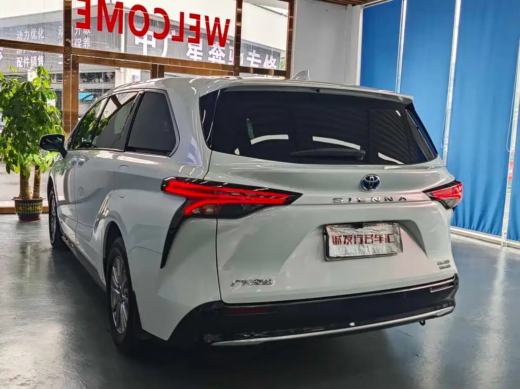 Toyota Sienna — миниатюра 20