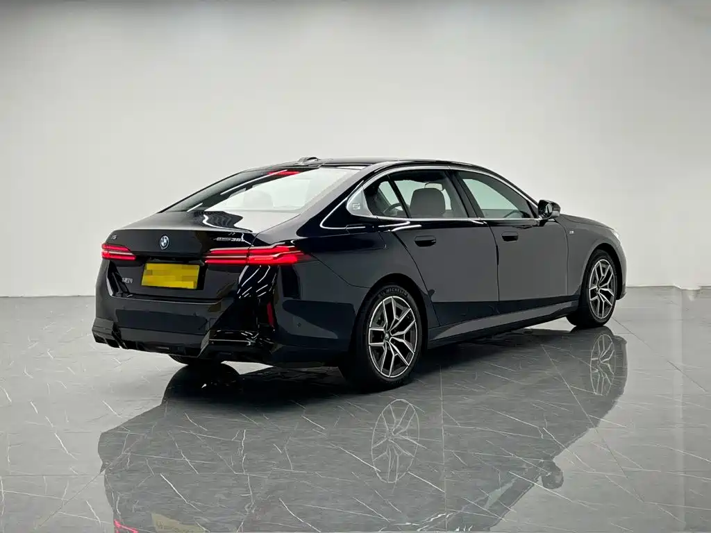 BMW i5 — миниатюра 6