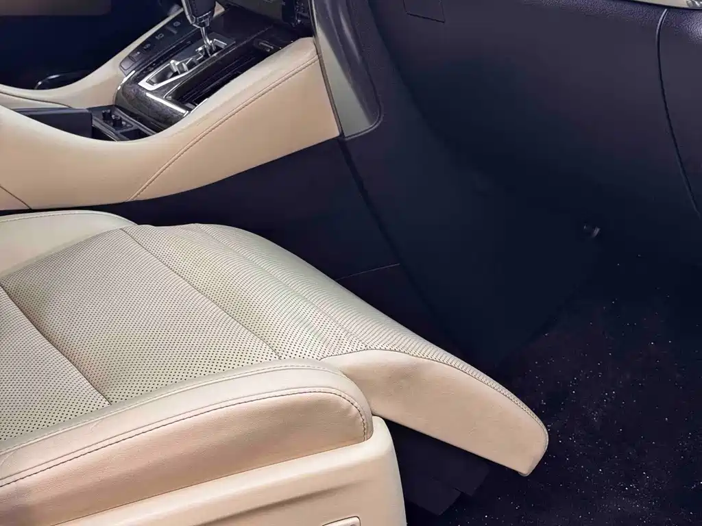 Toyota Alphard — миниатюра 18