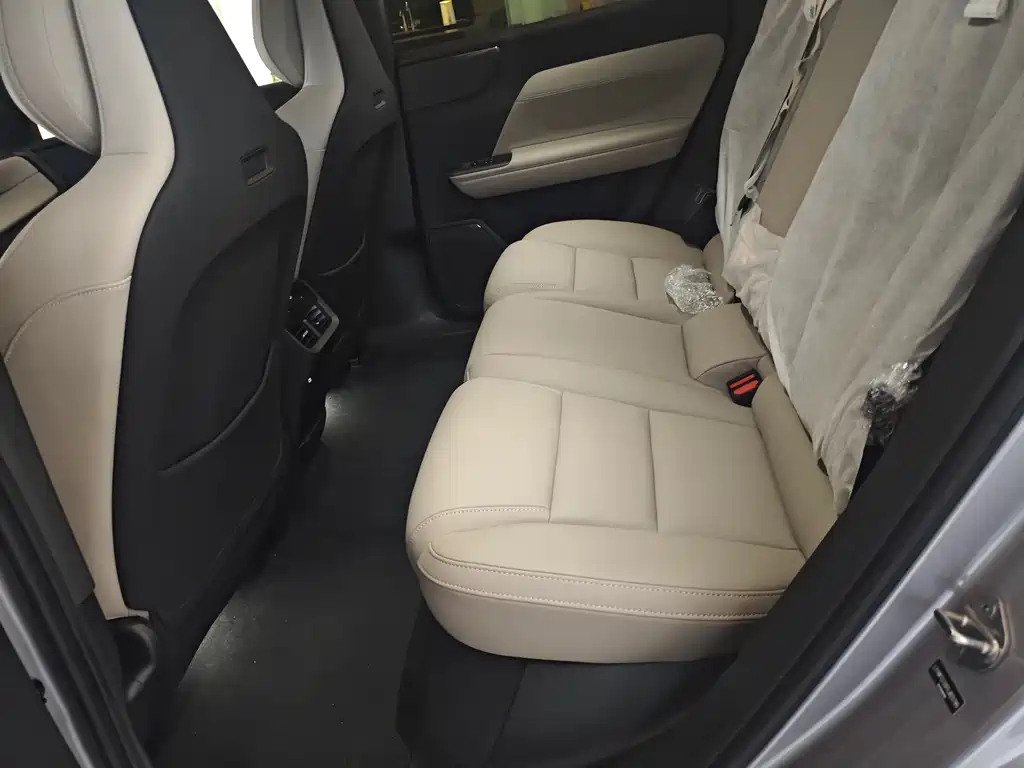 Volvo XC70 PHEV — миниатюра 4