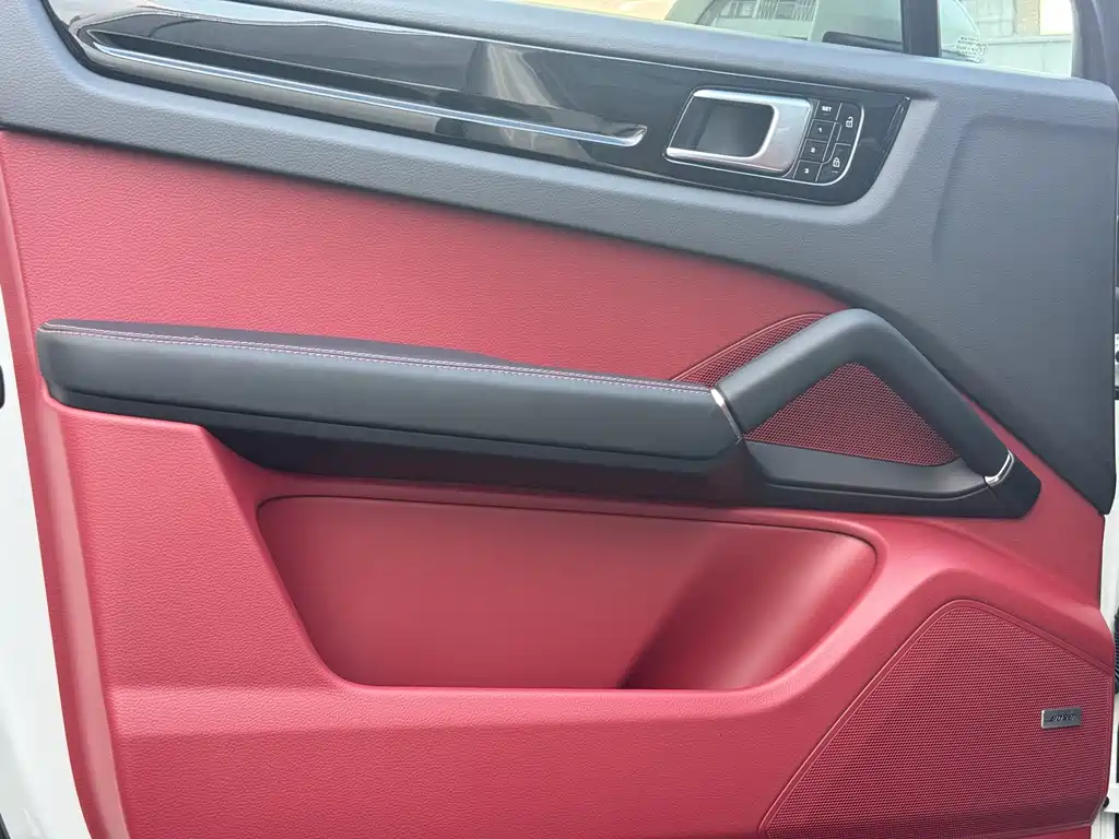 Porsche Cayenne — миниатюра 15