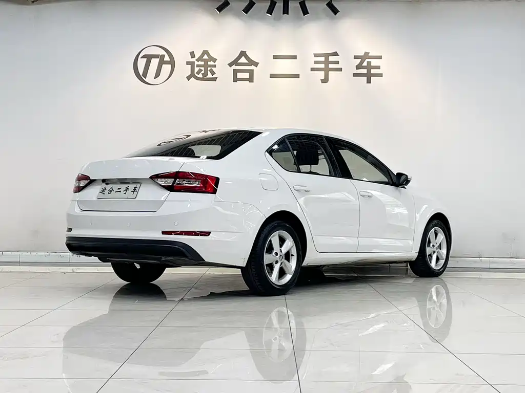 Skoda Octavia - фото 2