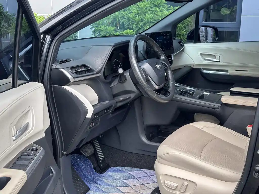 Toyota Sienna — миниатюра 10