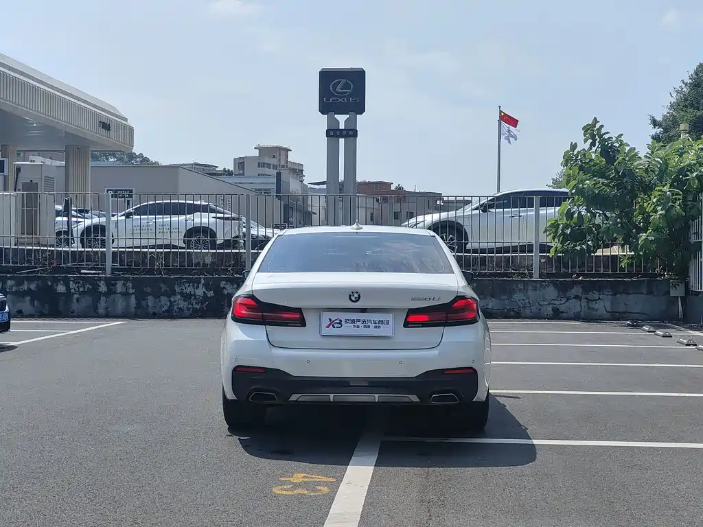 BMW 5 Series — миниатюра 7