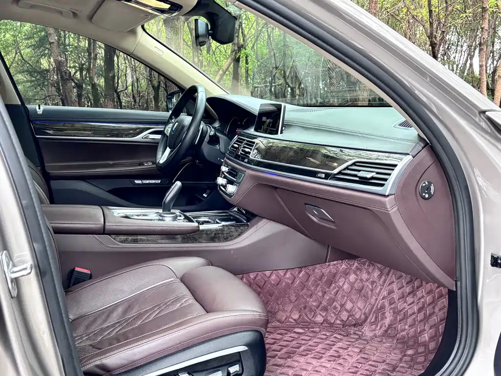BMW 7 Series — миниатюра 3