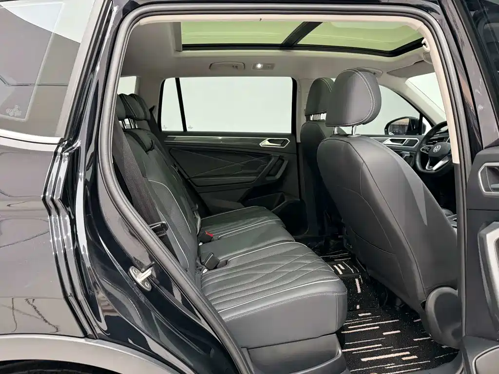 Volkswagen Tiguan L — миниатюра 23