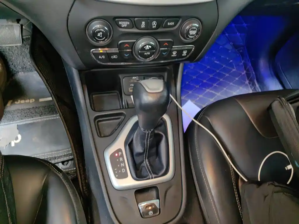 Jeep Cherokee — миниатюра 10