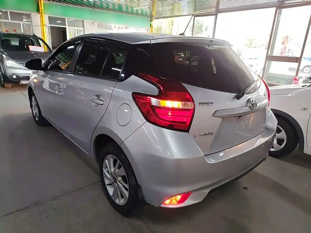 Toyota Yaris L — миниатюра 5