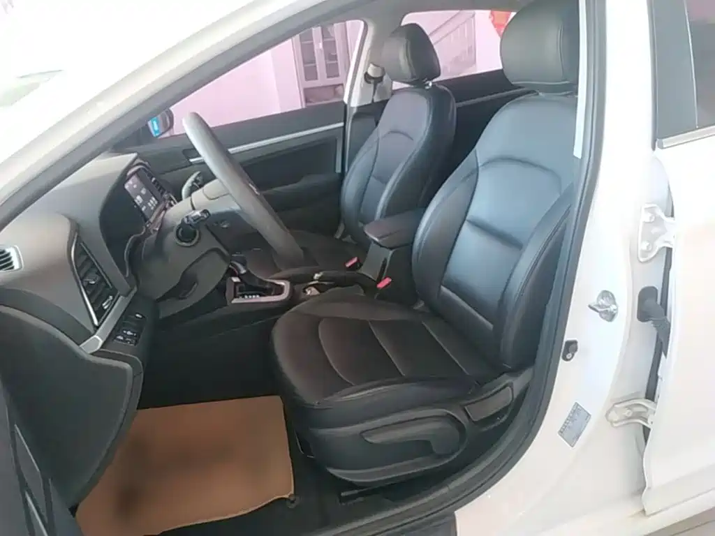 Hyundai Elantra — миниатюра 15