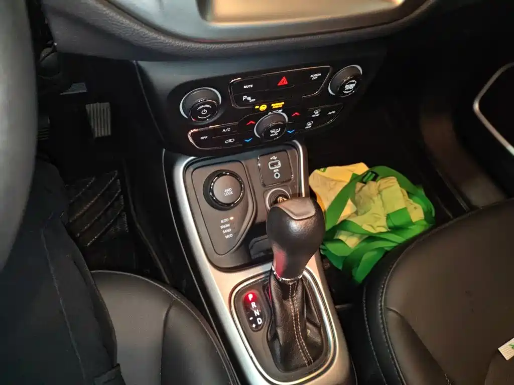Jeep Compass — миниатюра 10