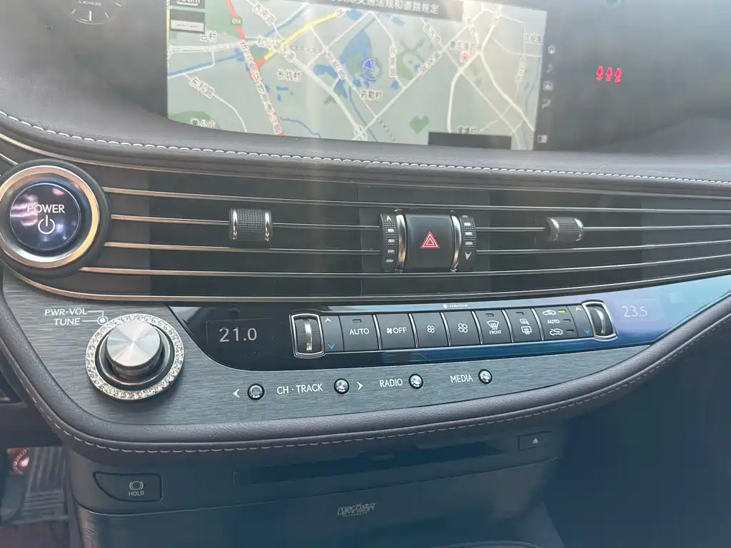 Lexus LS — миниатюра 16