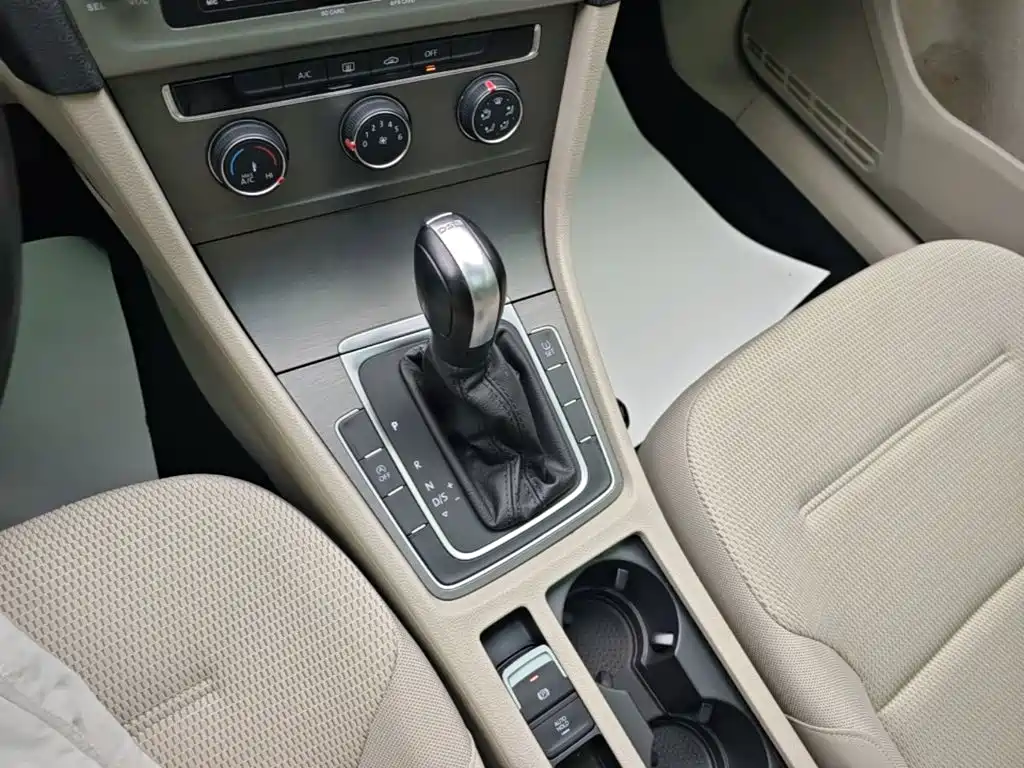Volkswagen Golf — миниатюра 14