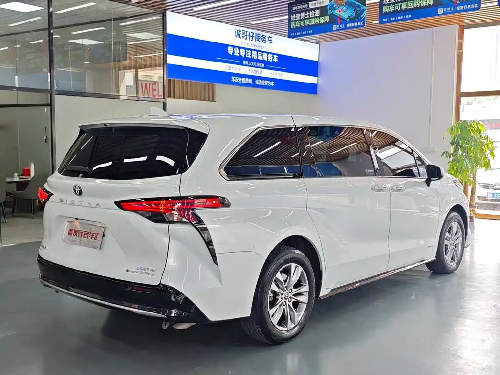 Toyota Sienna — миниатюра 20