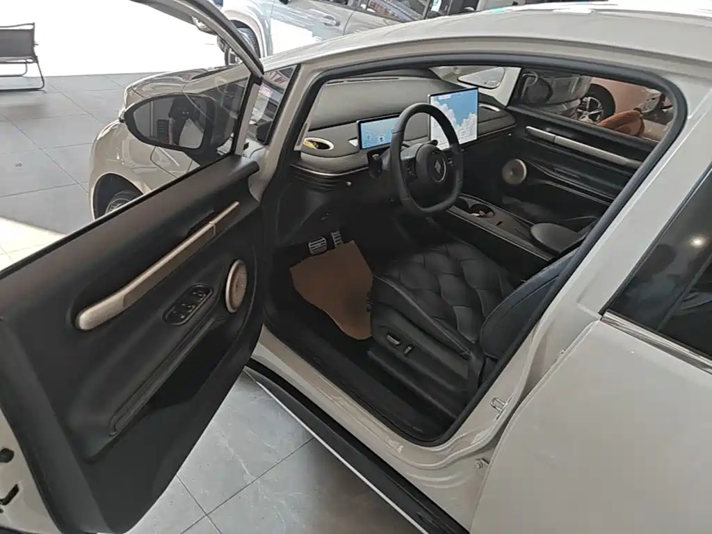Baojun Yunduo — миниатюра 16