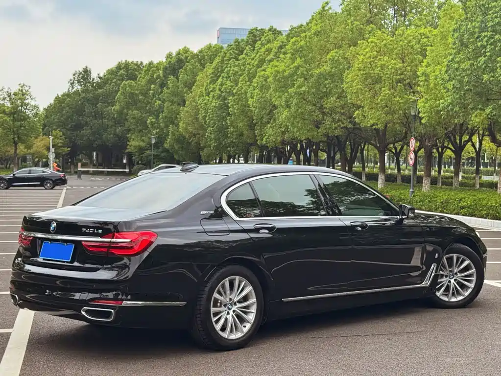 BMW 7 Series 7 2018 740Le xDrive