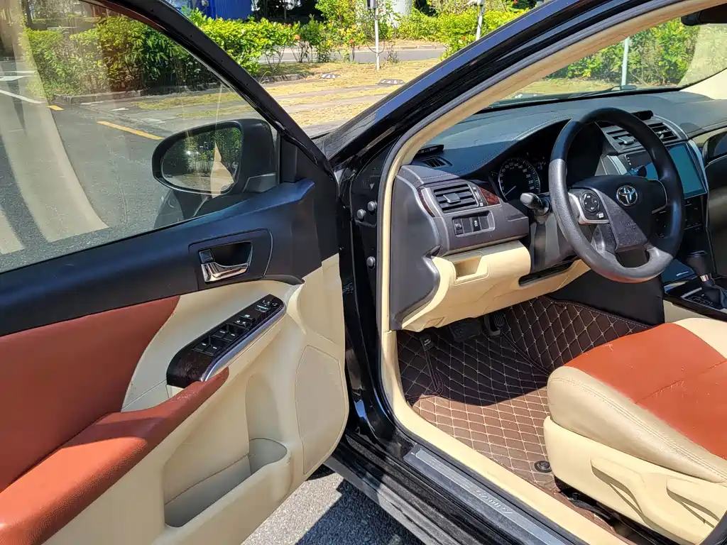 Toyota Camry — миниатюра 5