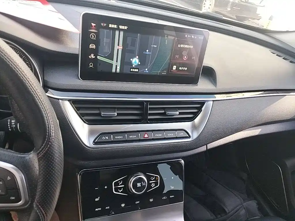 Hongqi Hongqi H5 — миниатюра 13