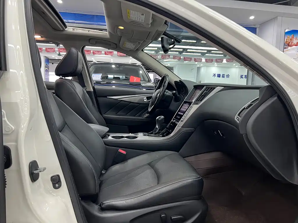 INFINITI Q50L