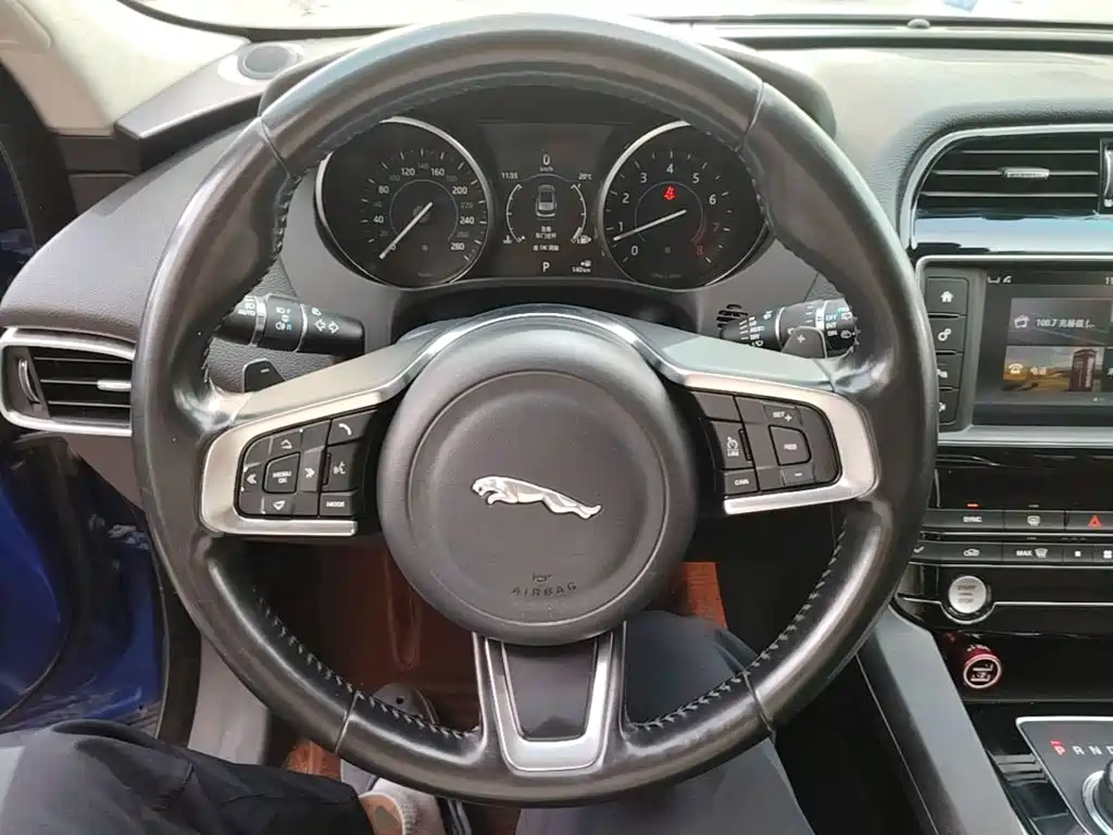 Jaguar F-PACE — миниатюра 11