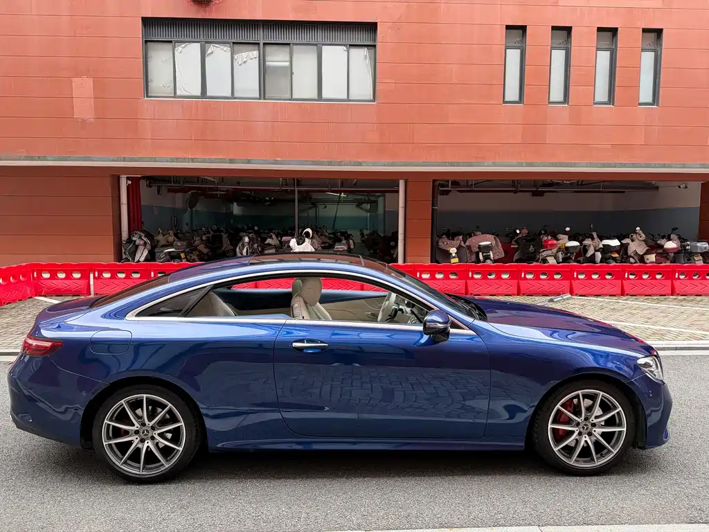 Mercedes-Benz E-Class (Import) — миниатюра 4