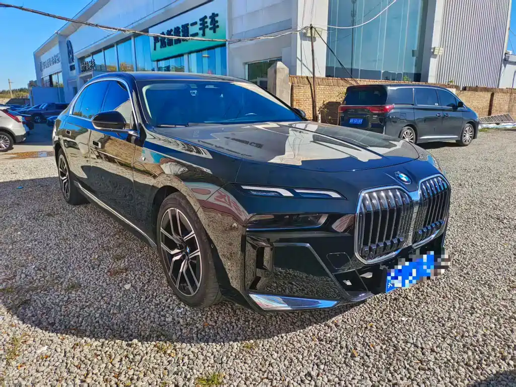 BMW 7 Series — миниатюра 5