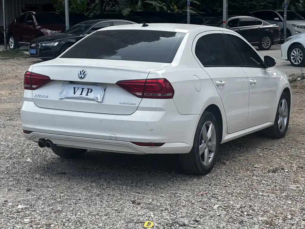 Volkswagen Lavida — миниатюра 4