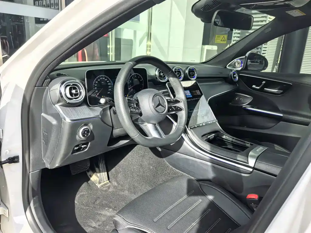 Mercedes-Benz C-Class — миниатюра 11