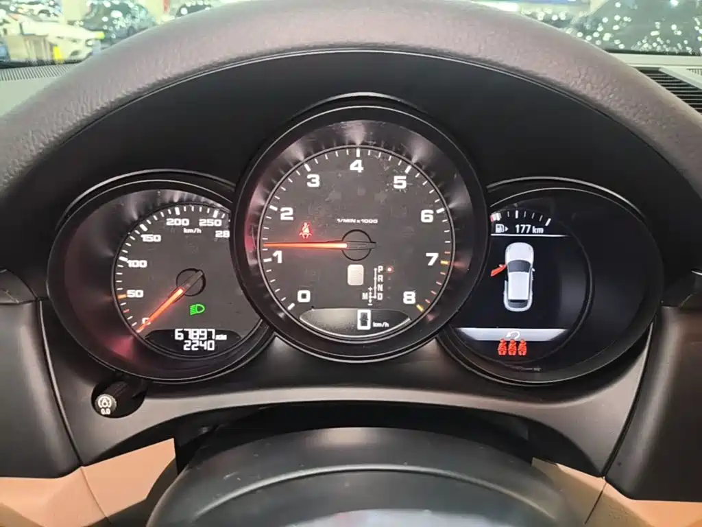Porsche Macan — миниатюра 12