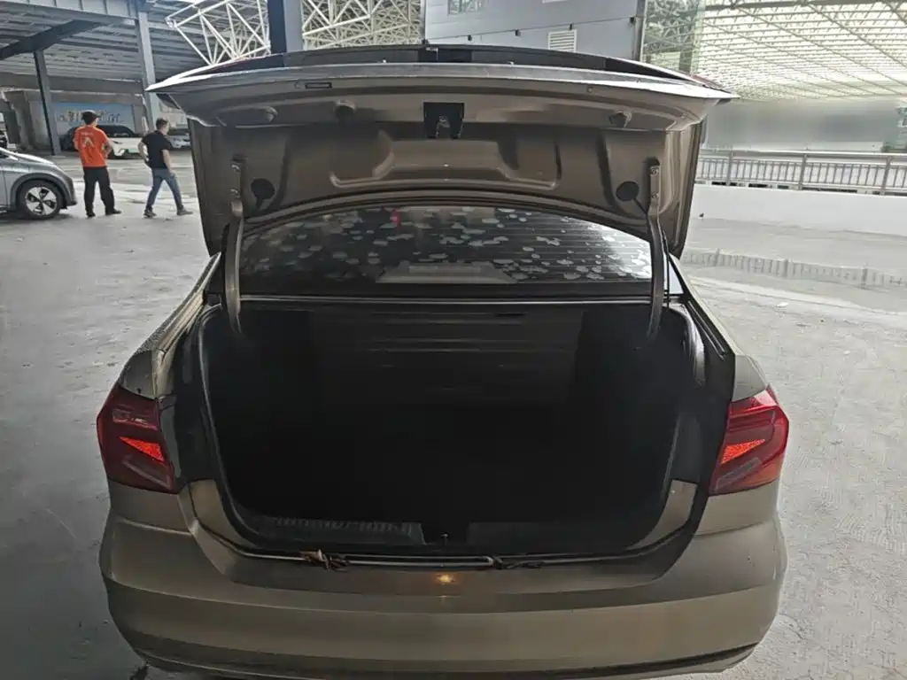Volkswagen Jetta — миниатюра 19