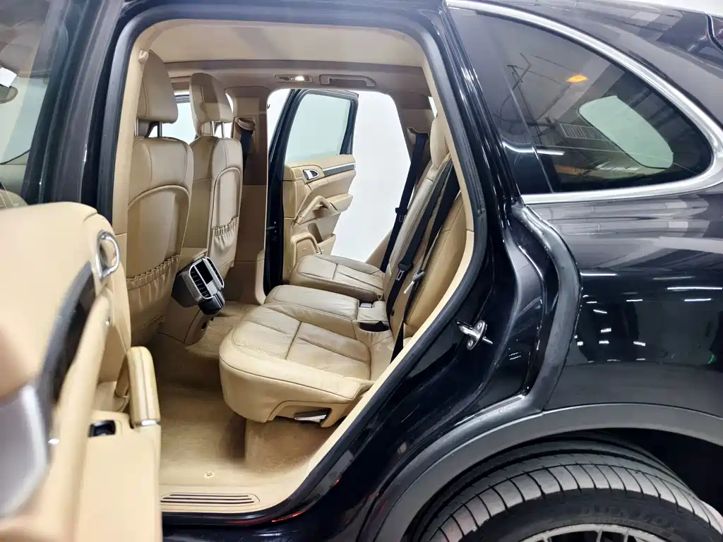 Porsche Cayenne — миниатюра 13
