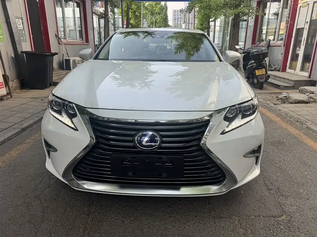 Lexus ES 2016