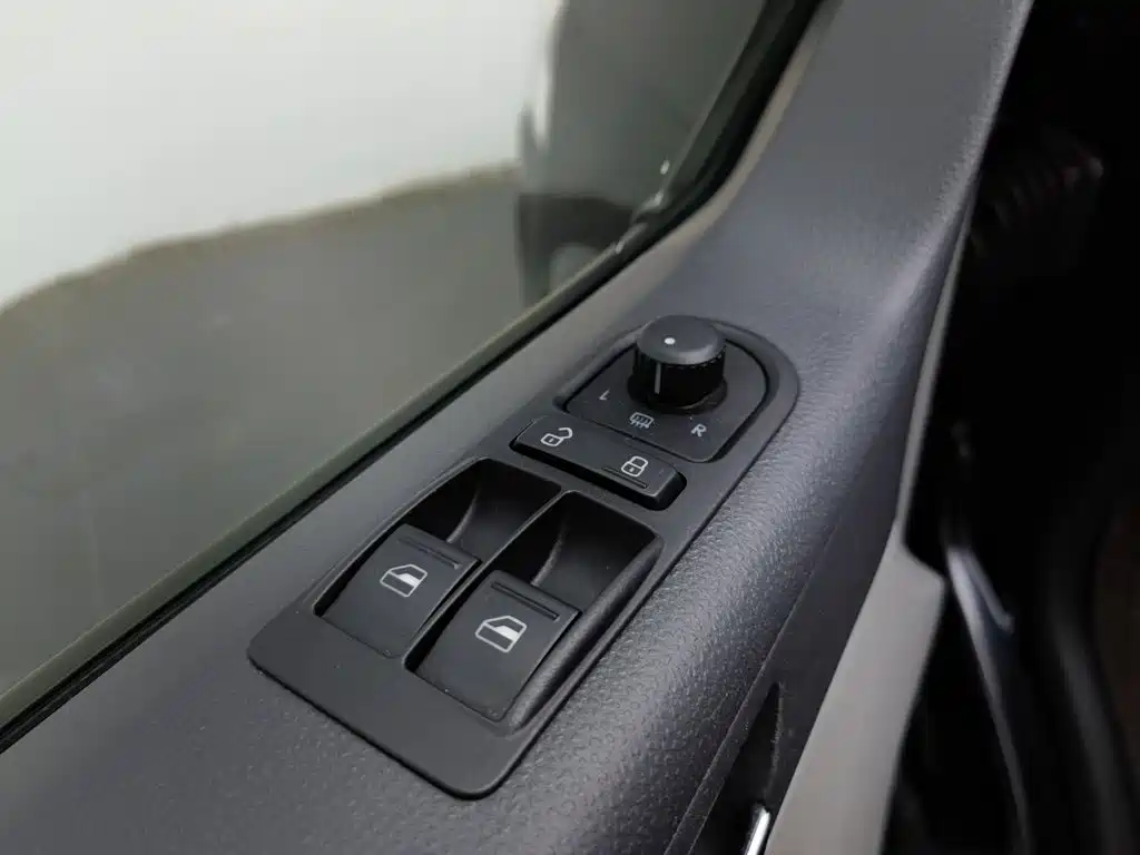 Volkswagen Caravelle — миниатюра 9