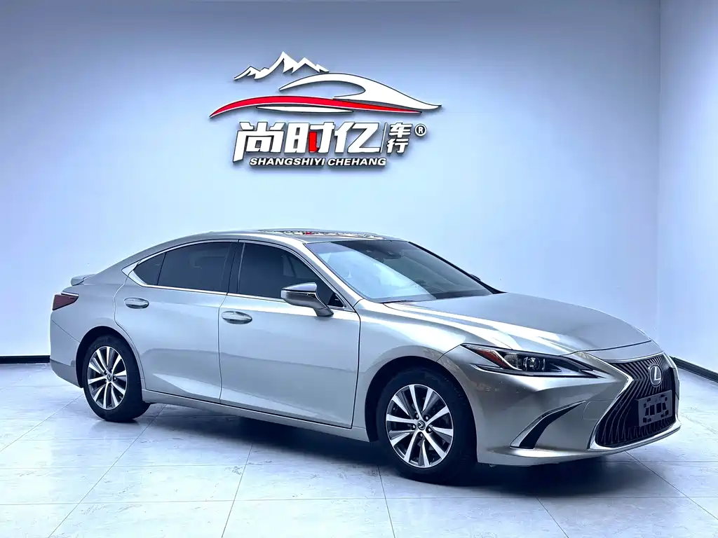 Lexus ES 2020 260